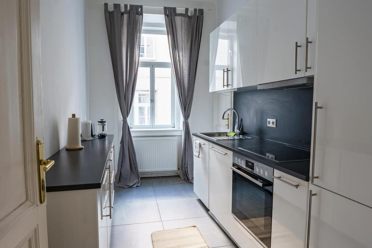 Central Living Apartments - Schoenbrunn Vienna Exterior photo